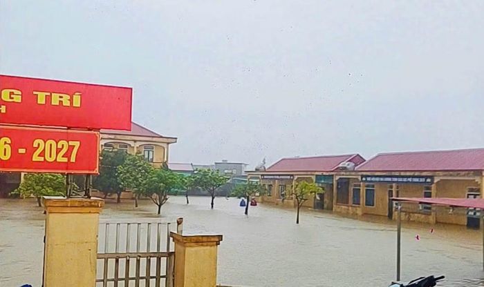 Điểm Trường THCS Sông Trí ngập do mưa lớn.