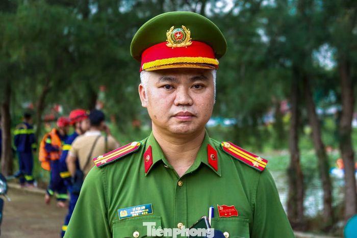 Trung tá Lê Văn Lưu, Phó Trưởng Phòng Cảnh sát PCCC và CNCH Công an TP. Đà Nẵng, cho biết thời tiết mùa mưa bão tiềm ẩn nhiều nguy cơ, ảnh hưởng đến an toàn của cán bộ, chiến sĩ khi làm nhiệm vụ. Buổi thực tập nhằm nâng cao năng lực ứng phó, rèn luyện kỹ năng cứu người, xử lý tình huống nguy hiểm, nhất là tại khu vực nước chảy xiết, bị cô lập. Theo ông, các tình huống giả định được xây dựng sát với thực tế cứu nạn, cứu hộ.