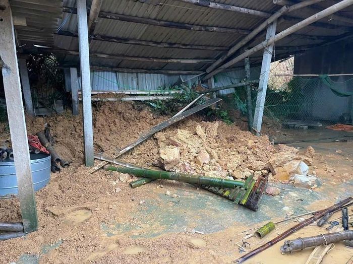 Nguy cơ sạt lở đất đe dọa an toàn các hộ dân