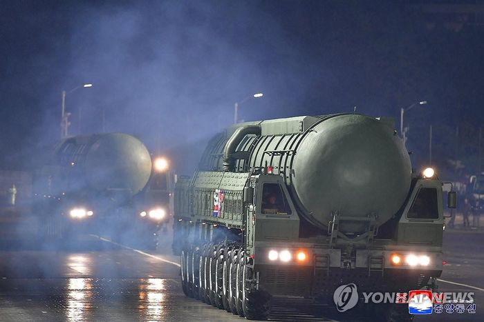 Tên lửa đạn đạo liên lục địa ICBM Hwasong-20 của Triều Tiên. Tháng 10/2025. Nguồn ảnh: Yonhap/militarnyi.com