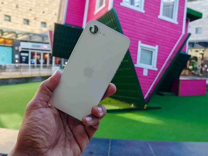 iPhone 16e xuống mức giá khoảng 13 triệu đồng cho phiên bản 128GB.