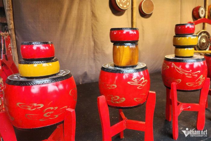 Trống Đọi Tam có độ bầu đặc trưng và tỷ lệ cân đối giữa mặt - tang trống.