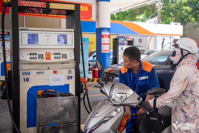 Giá xăng dầu trong nước sắp điều chỉnh. Ảnh: Tuấn Hùng