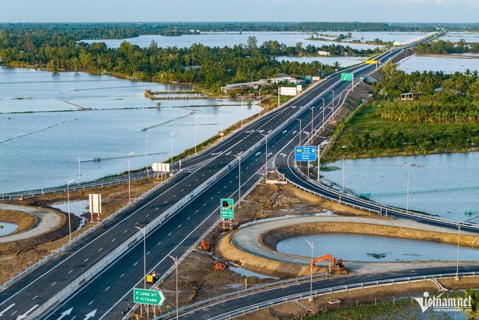 Cao tốc Cần Thơ - Cà mau. Ảnh: VietNamNet.