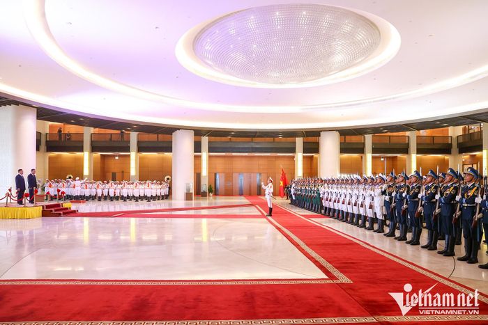 Lễ đón chính thức Nhà Vua Thái Lan và Hoàng hậu