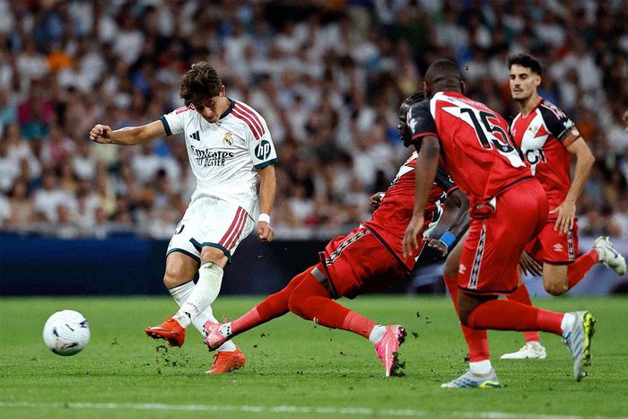 Guler tạo sự cân bằng chỉ trong ít phút thi đấu với Rayo Vallecano. Ảnh: RMCF