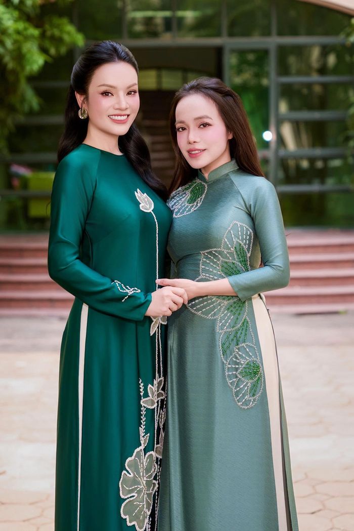 PGS TS, NSƯT Tân Nhàn đọ sắc cô giáo - NSƯT Lan Anh.