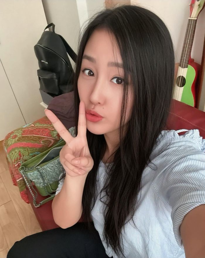 Hoa hậu Mai Phương Thúy tạo dáng nhí nhảnh.
