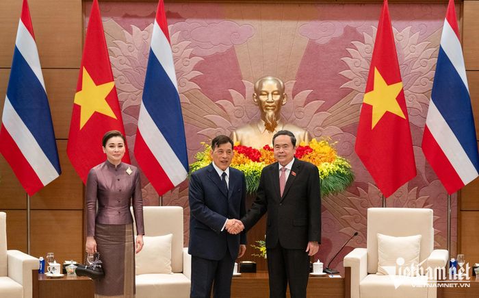 Chủ tịch Quốc hội Trần Thanh Mẫn cùng Nhà Vua Thái Lan Maha Vajiralongkorn và Hoàng hậu