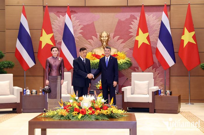 Thủ tướng Lê Minh Hưng hội kiến Nhà Vua Thái Lan và Hoàng hậu