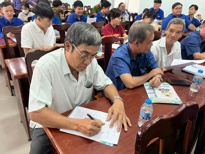 Các hộ kinh doanh nhà hàng, quán ăn ký cam kết không mua bán, chế biến, quảng cáo, tiêu thụ, sử dụng động vật hoang dã trái pháp luật.