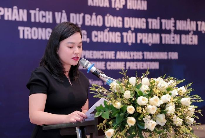 Bà Hoàng Tâm Anh, đại diện Chương trình khu vực Đông Nam Á của UNODC-GMCP phát biểu tại khóa tập huấn.