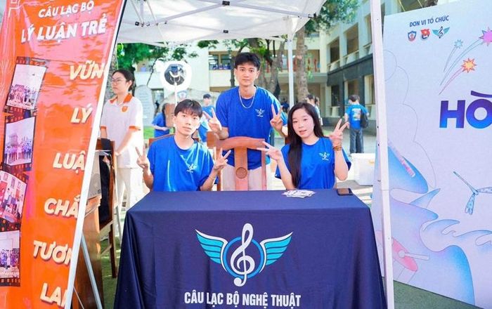 Các gian hàng được thiết kế trẻ trung, năng động.