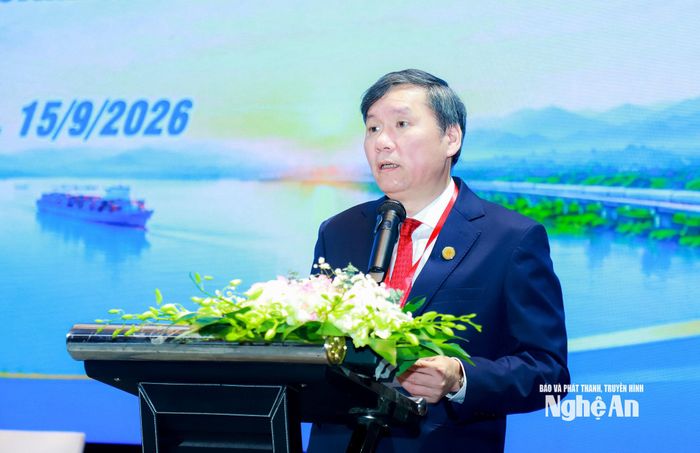 GS.TS. Lê Văn Lợi - Ủy viên Trung ương Đảng, Phó Trưởng ban Chính sách, Chiến lược Trung ương, Phó Chủ tịch Hội đồng Lý luận Trung ương, Chủ tịch VASS phát biểu khai mạc. Ảnh: Thành Duy
