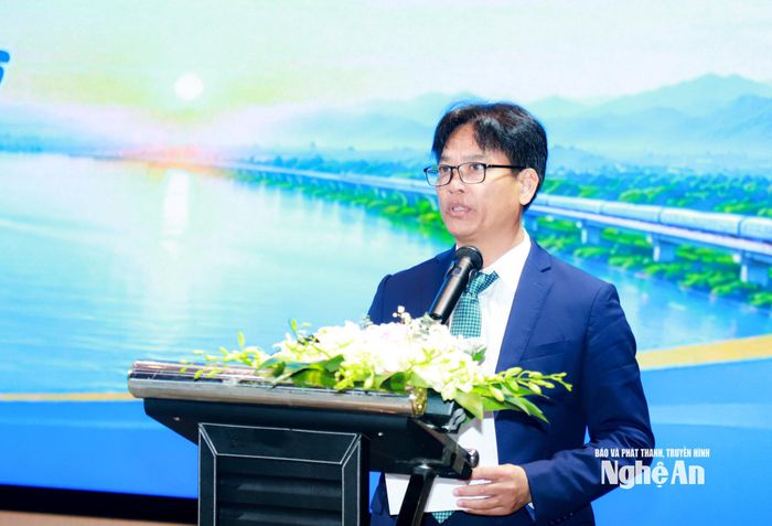 Viện sĩ Sok Touch - Chủ tịch RAC phát biểu tại hội thảo. Ảnh: Thành Duy
