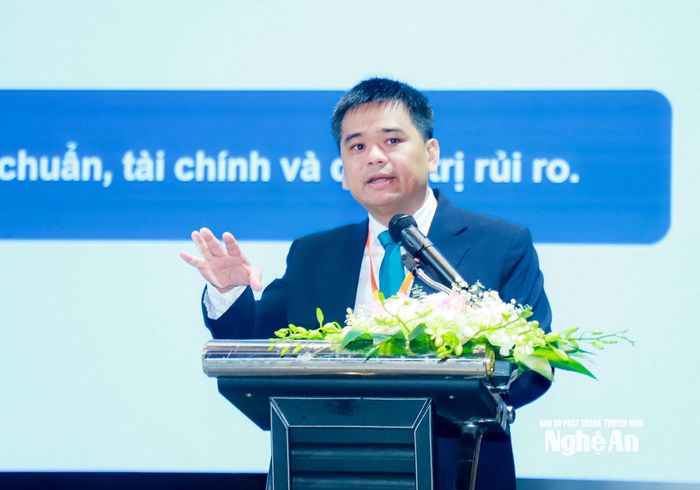 Diễn giả trình bày tham luận tại hội thảo. Ảnh: Thành Duy