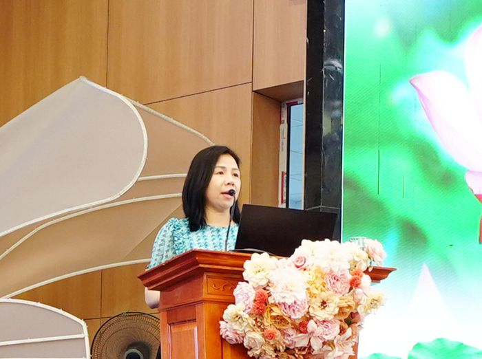 Đồng chí Phạm Thị Lan Anh - Phó Vụ trưởng Vụ Địa bàn III, Cơ quan Ủy ban Kiểm tra Trung ương truyền đạt chuyên đề: Kiểm soát tài sản, thu nhập của cán bộ, đảng viên. Ảnh: Mai Hương