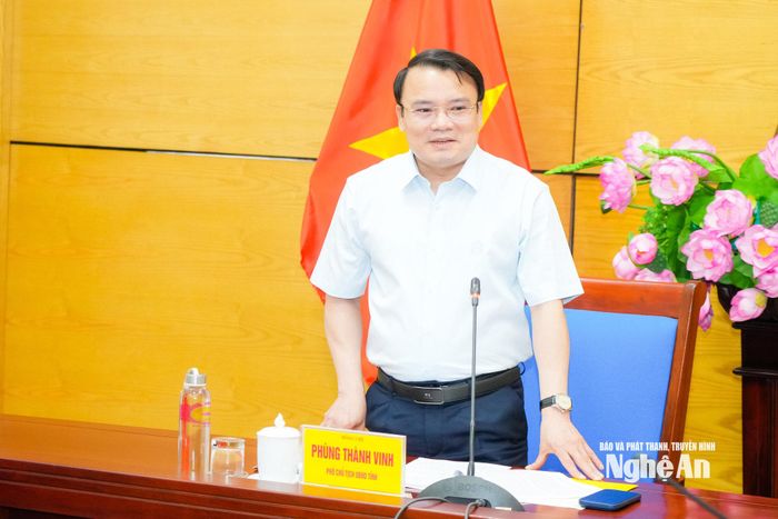 Phó Chủ tịch UBND tỉnh Phùng Thành Vinh kết luận cuộc làm việc. Ảnh: T.L