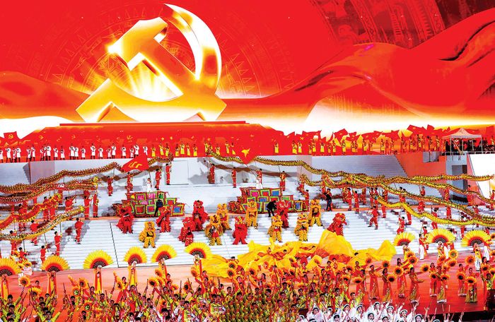 Chương trình “Dưới lá cờ vẻ vang của Đảng” khơi dậy lòng tự hào dân tộc, củng cố khối đại đoàn kết toàn dân.
