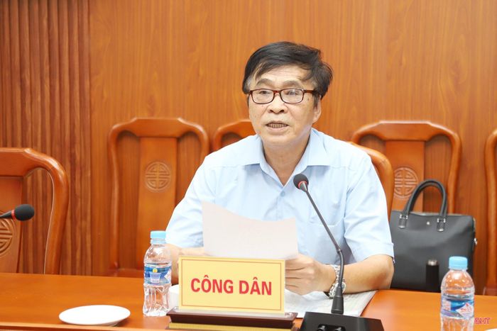Công dân Nguyễn Quang Sơn (phường Thành Sen) trình bày tại phiên tiếp.