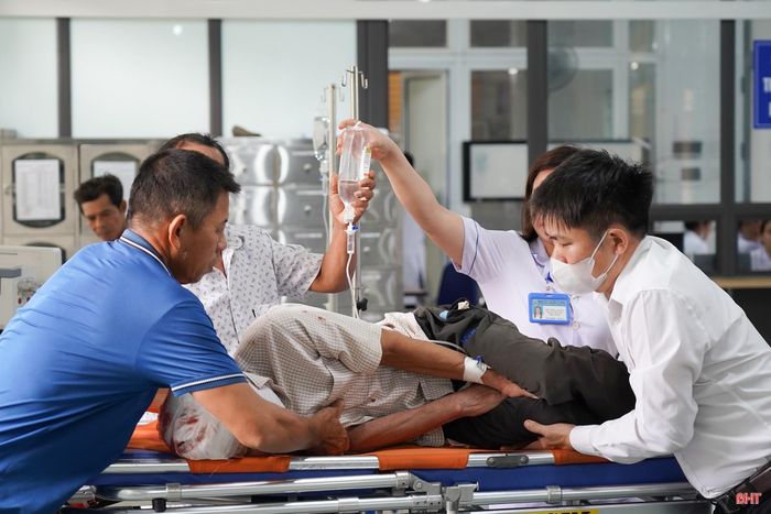 Sau 4 tháng vận hành hệ thống, Tổng đài 115 Hà Tĩnh đã tiếp cận hàng trăm người bệnh.
