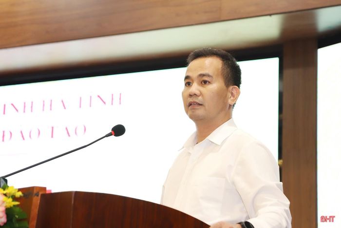 Phó Chủ tịch UBND xã Đức Thịnh Nguyễn Trọng Thể báo cáo kết quả năm học 2025 - 2026 và việc sắp xếp cơ sở giáo dục công lập trên địa bàn.