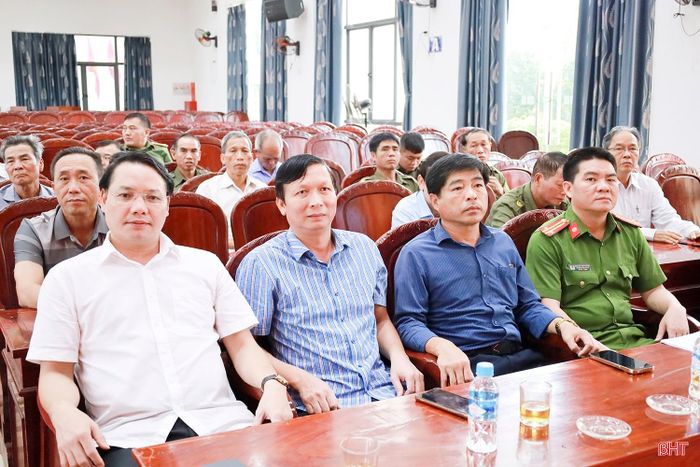 Đại biểu tham dự lễ ra mắt mô hình "05 đồng hành cùng người tái hòa nhập cộng đồng”.