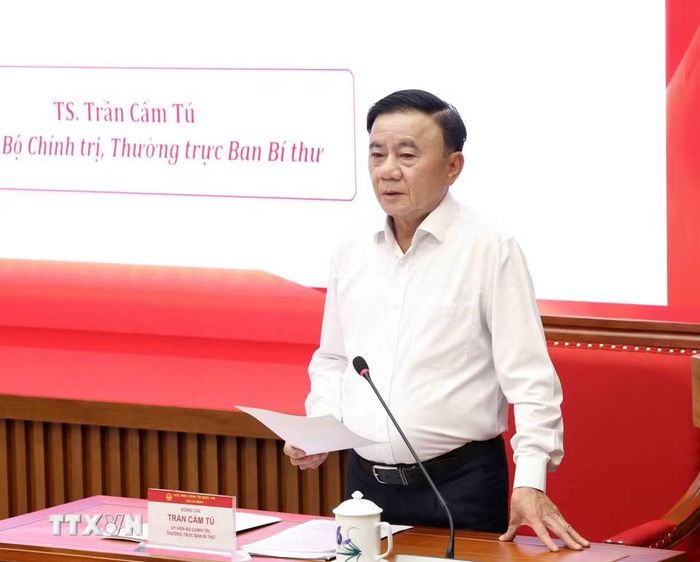 Thường trực Ban Bí thư Trần Cẩm Tú truyền đạt chuyên đề bồi dưỡng kiến thức đối với Ủy viên Trung ương Đảng khóa XIV. (Ảnh: Phương Hoa/TTXVN)