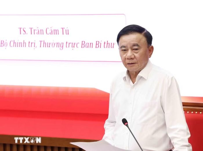Thường trực Ban Bí thư Trần Cẩm Tú truyền đạt chuyên đề bồi dưỡng kiến thức đối với Ủy viên Trung ương Đảng khóa XIV. (Ảnh: Phương Hoa/TTXVN)