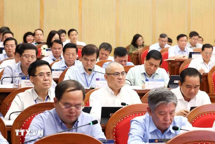Các đồng chí Ủy viên Trung ương Đảng tham dự lớp học. (Ảnh: Phương Hoa/TTXVN)