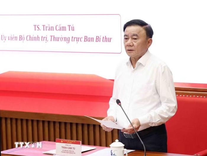 Thường trực Ban Bí thư Trần Cẩm Tú truyền đạt chuyên đề bồi dưỡng kiến thức đối với Ủy viên Trung ương Đảng khóa XIV. (Ảnh: Phương Hoa/TTXVN)