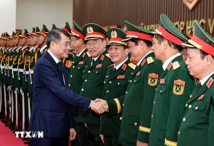 Thủ tướng Lê Minh Hưng đến dự Lễ Khai giảng các khóa năm học 2026-2027 của Học viện Quốc phòng. (Ảnh: Dương Giang/TTXVN)