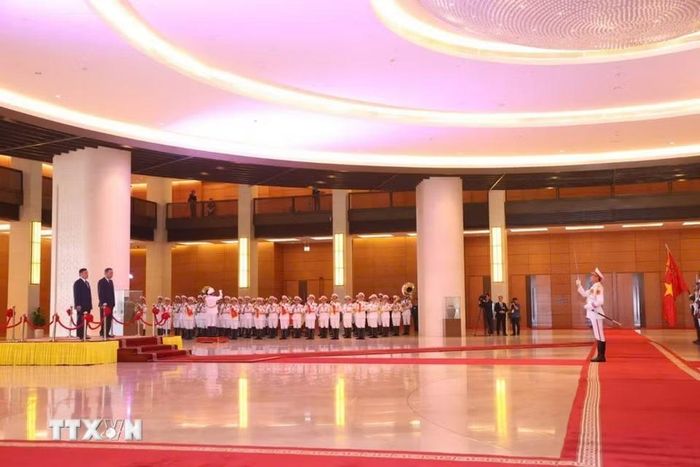 Lễ đón chính thức Nhà vua Thái Lan Maha Vajiralongkorn Phra Vajiraklaochaoyuhua và Hoàng hậu thăm cấp Nhà nước tới Việt Nam được tổ chức trọng thể tại Nhà Quốc hội (Hà Nội). (Ảnh: Thống Nhất/TTXVN)