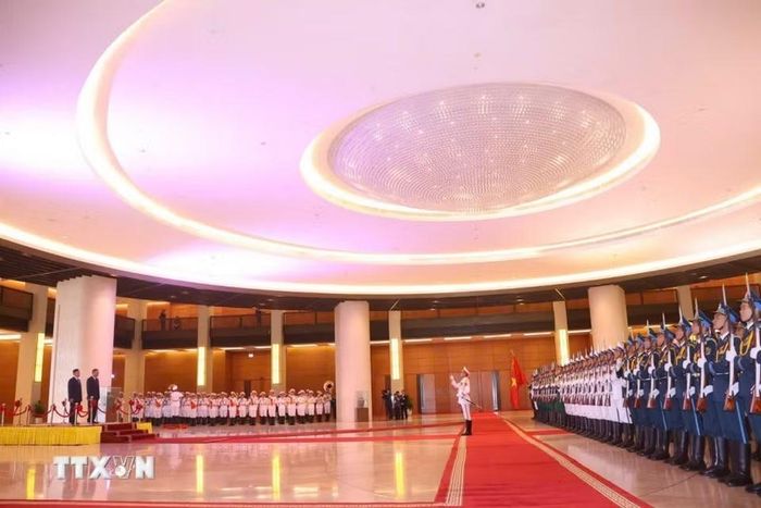 Lễ đón chính thức Nhà vua Thái Lan Maha Vajiralongkorn Phra Vajiraklaochaoyuhua và Hoàng hậu thăm cấp Nhà nước tới Việt Nam được tổ chức trọng thể tại Nhà Quốc hội (Hà Nội). (Ảnh: Thống Nhất/TTXVN)