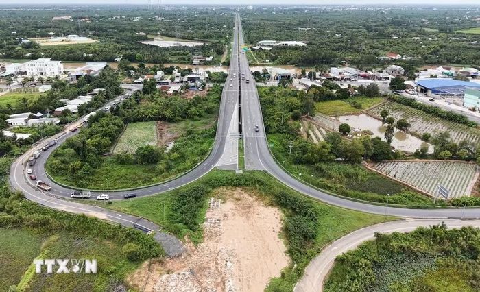 Đồng Tháp tập trung tháo gỡ khó khăn giải phóng mặt bằng Dự án nút giao An Bình. (Ảnh: Nhựt An/TTXVN)