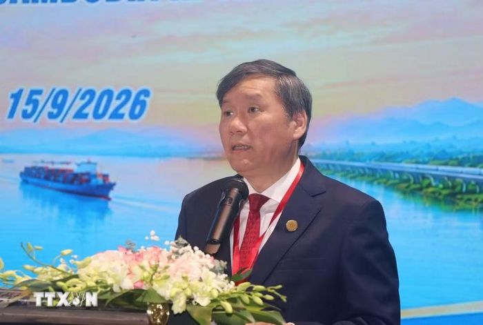 Giáo sư-Tiến sỹ Lê Văn Lợi, Chủ tịch Viện Hàn lâm Khoa học xã hội Việt Nam phát biểu tại hội thảo. (Ảnh: Trịnh Duy Hưng/TTXVN)