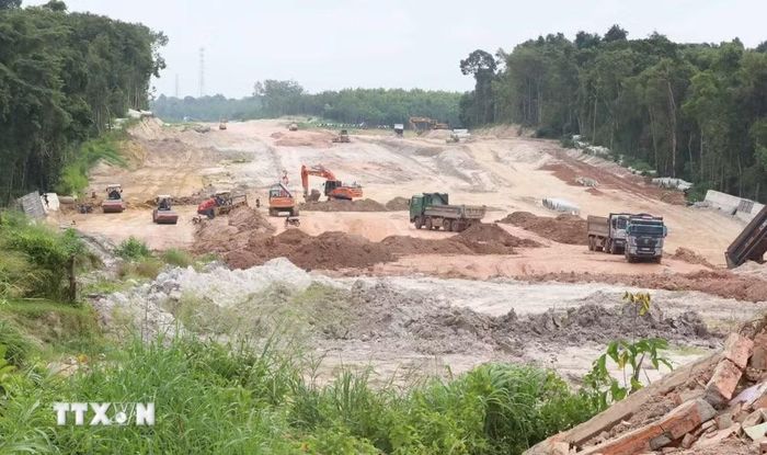 Tại dự án Gia Nghĩa-Chơn Thành, đến nay, phường Chơn Thành đã vận động người dân bàn giao khoảng 98,7% mặt bằng. (Ảnh: Đậu Tất Thành/TTXVN)