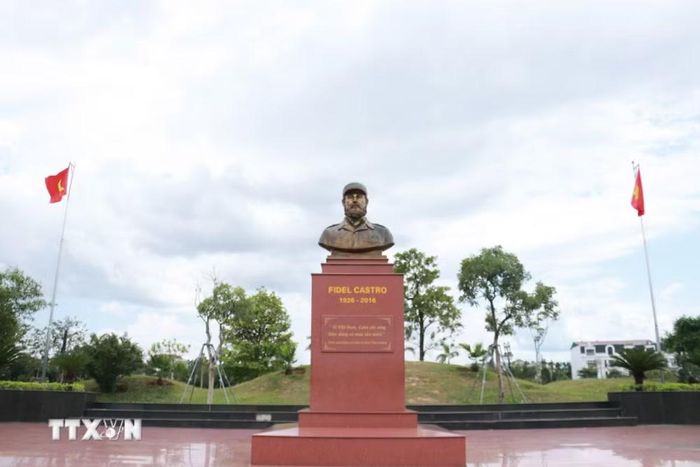 Tượng lãnh tụ Cuba Fidel Castro được đặt ở vị trí trung tâm của Công viên Fidel, phường Đông Hà, tỉnh Quảng Trị. (Ảnh: Tường Vi/TTXVN)