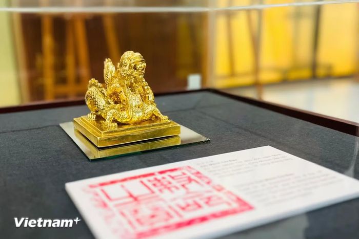 Phía sau ấn vàng “Hoàng đế chi bảo” là cả hành trình hồi hương ly kỳ. (Ảnh: Mai Mai/Vietnam+)