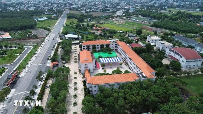 Cán bộ, giáo viên, nhân viên các cơ sở giáo dục tại Tây Ninh từng bước ổn định công việc sau khi kiện toàn tổ chức. (Ảnh: Giang Phương/TTXVN)