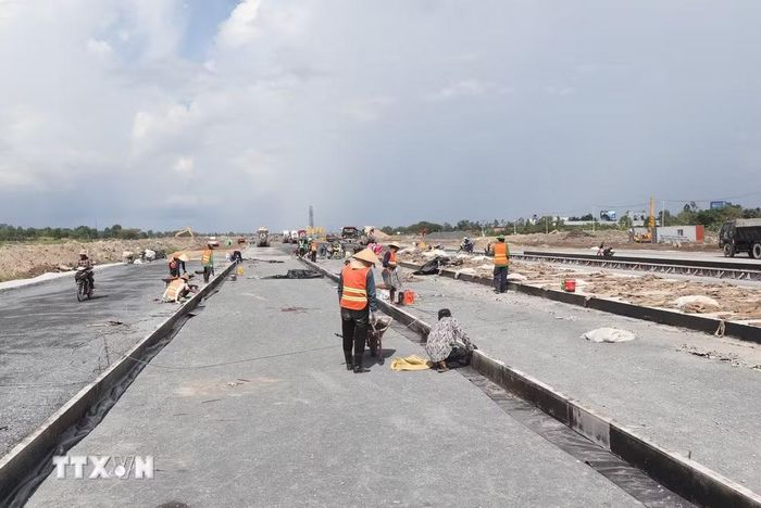 Siết tiến độ về đích Dự án mở rộng, nâng cấp Cảng hàng không Cà Mau. (Ảnh: Tuấn Phi/TTXVN)