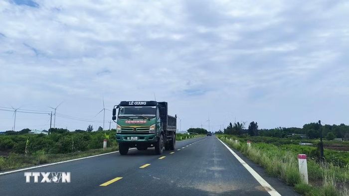 Hệ thống hạ tầng được đồng bộ và phát triển tạo động lực cho Cà Mau thúc đẩy kinh tế-xã hội và bảo đảm quốc phòng-an ninh. (Ảnh: Chanh Đa/TTXVN)
