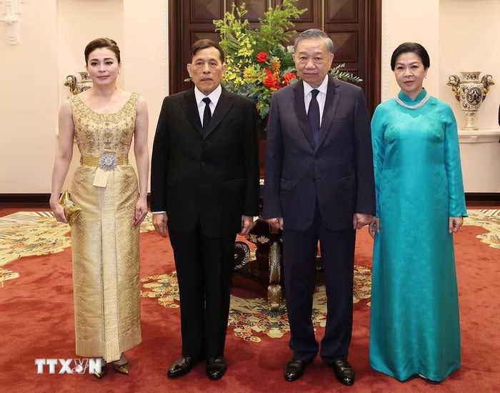 Tổng Bí thư, Chủ tịch nước Tô Lâm và Phu nhân Ngô Phương Ly với Nhà vua Thái Lan Maha Vajiralongkorn Phra Vajiraklaochaoyuhua và Hoàng hậu Suthida Bajrasudhabimalalakshana. (Ảnh: Thống Nhất/TTXVN)