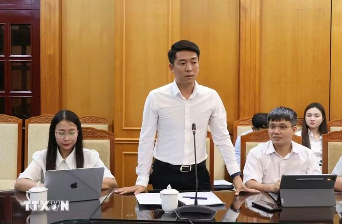 Lãnh đạo Trung tâm phục vụ Hành chính công phường Bắc Giang phát biểu. (Ảnh: Đồng Thúy/TTXVN)