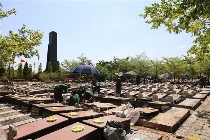 Nghĩa trang Liệt sĩ Ninh Hòa – Vạn Ninh là nơi an nghỉ của hàng nghìn anh hùng liệt sĩ tại tỉnh Khánh Hòa.