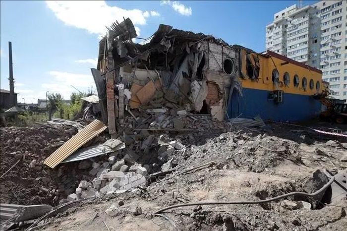 Hiện trường đổ nát tại Kiev, Ukraine, sau các cuộc không kích của Nga ngày 8/9/2026. Ảnh: THX/TTXVN phát