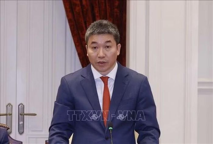 Đồng chí Phan Anh Sơn, Chủ tịch Liên hiệp các tổ chức hữu nghị Việt Nam khoá VII phát biểu.