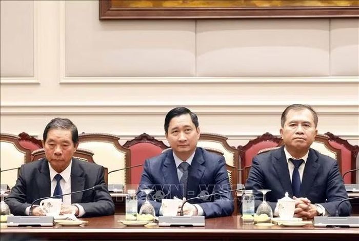 Các đại biểu tham dự cuộc gặp.