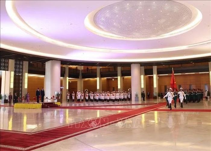 Lễ đón chính thức Nhà vua Thái Lan Maha Vajiralongkorn Phra Vajiraklaochaoyuhua và Hoàng hậu được tổ chức trọng thể tại Nhà Quốc hội (Hà Nội). Ảnh: Thống Nhất/TTXVN