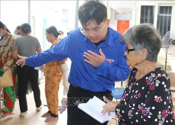 Công tác tiếp đón, hướng dẫn, phân luồng được thực hiện bài bản, khoa học, giúp người dân thực hiện các nội dung khám nhanh chóng, thuận tiện.